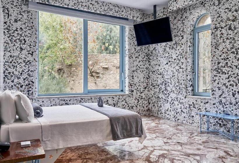 سوییت با چشم‌انداز باغ, Calilo