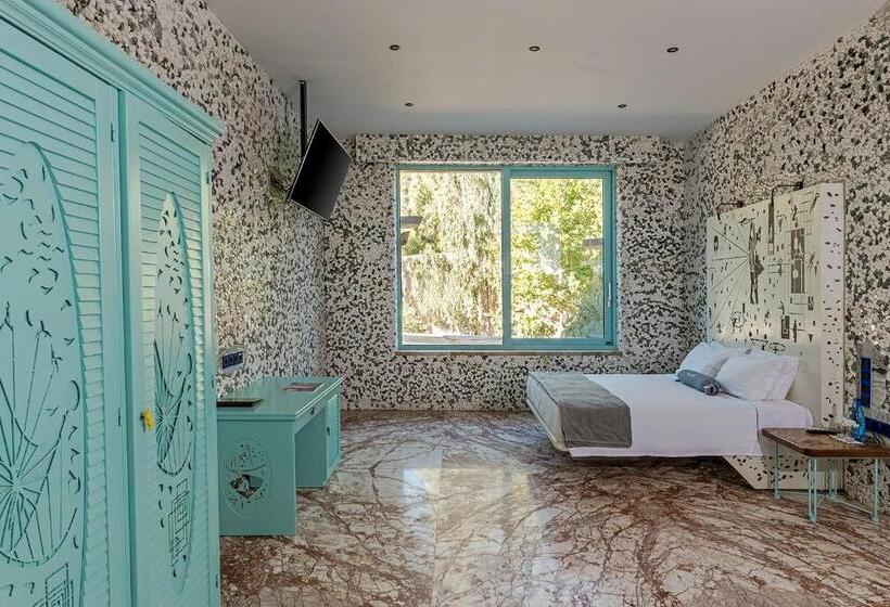 سوییت با چشم‌انداز باغ, Calilo