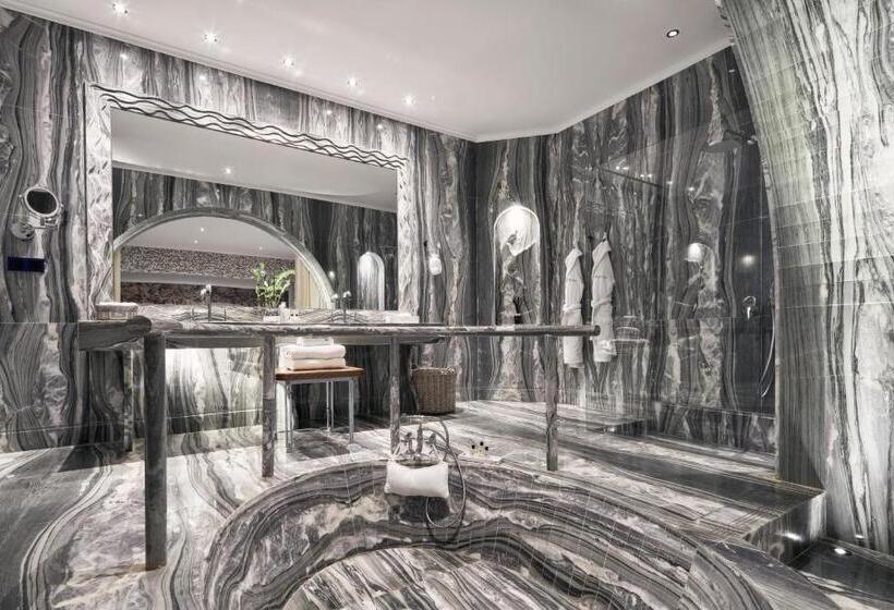 سوییت با چشم‌انداز دریا, Calilo