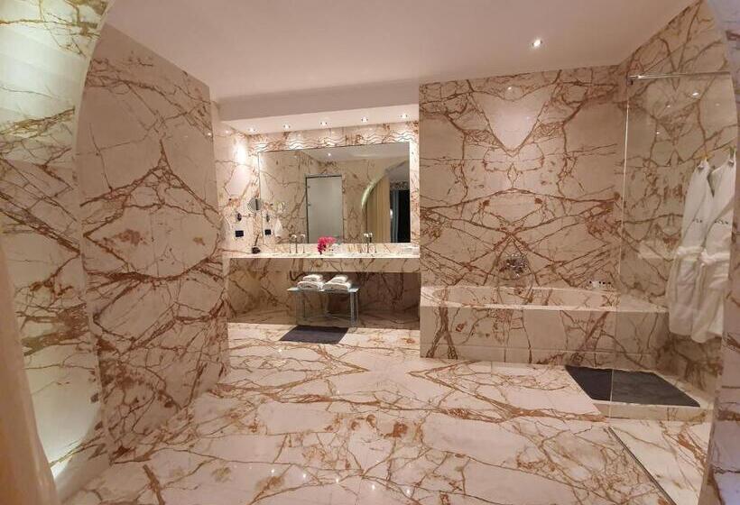 سوییت با چشم‌انداز دریا, Calilo