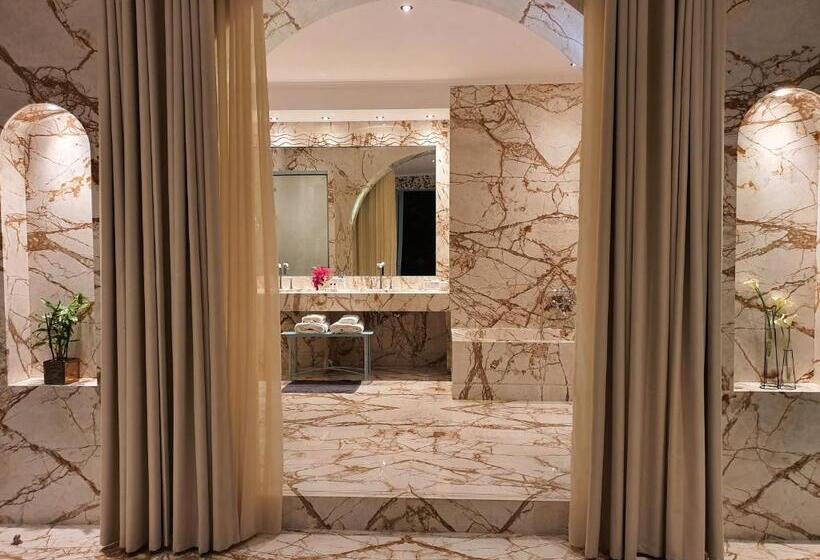 سوییت با چشم‌انداز دریا, Calilo