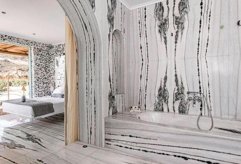 2 Bedrooms Suite Sea View, Calilo