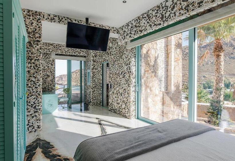 3 Bedroom Suite, Calilo