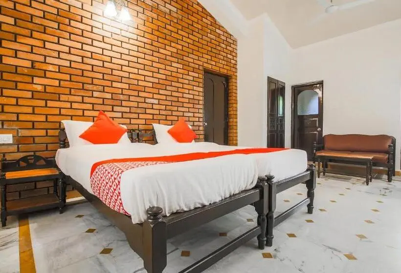 Classic Kolmen Hengen Huone, La Petite By Oyo Rooms