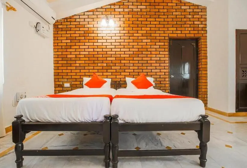 Classic Kolmen Hengen Huone, La Petite By Oyo Rooms