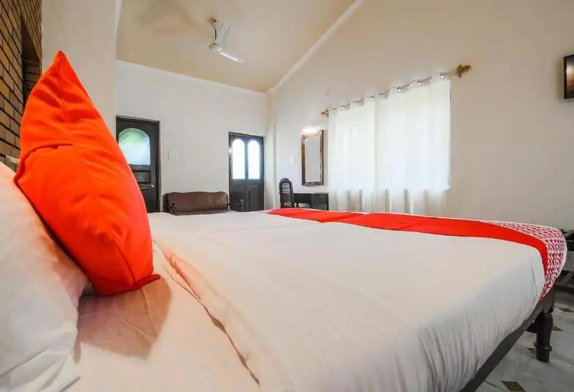 Classic Kolmen Hengen Huone, La Petite By Oyo Rooms