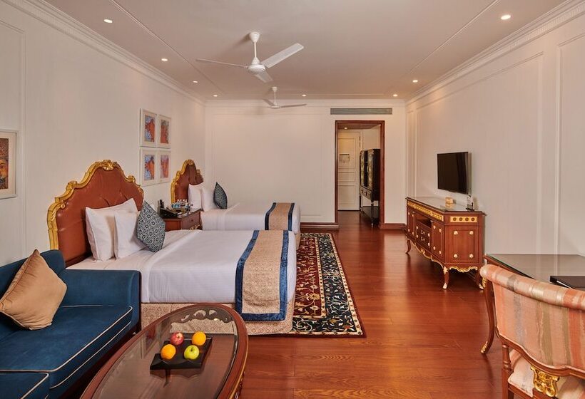 غرفة تنفيذية, Mayfair Lake Resort