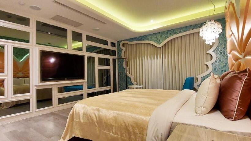 اتاق لوکس, Song Xia Motel