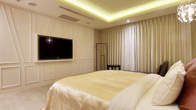 اتاق لوکس, Song Xia Motel