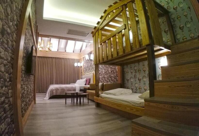 اتاق پریمیوم چهارنفره, Song Xia Motel