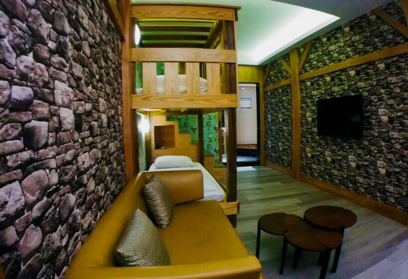 اتاق پریمیوم چهارنفره, Song Xia Motel