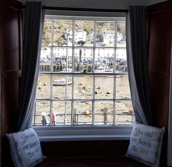 غرفة قياسية فردية, The Harbour Moon