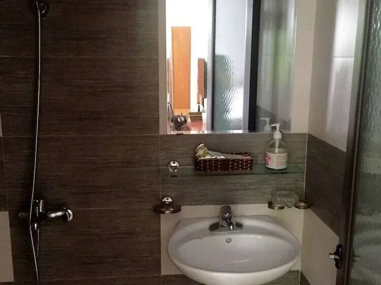 اتاق استاندارد, Hanh Hoa