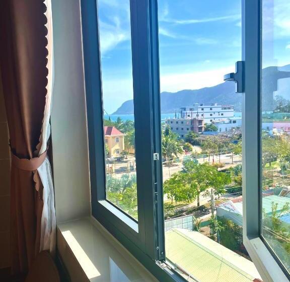 اتاق لوکس با چشمانداز دریا, Minh Thang 2