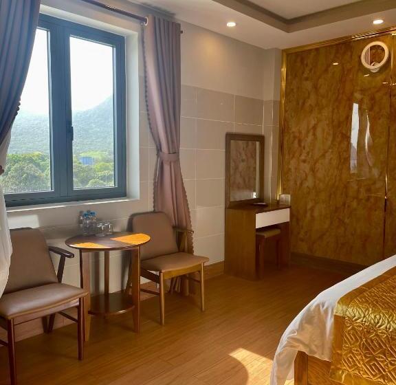 اتاق لوکس با چشمانداز دریا, Minh Thang 2