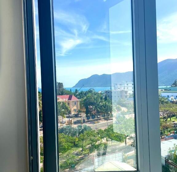 اتاق لوکس با چشمانداز دریا, Minh Thang 2