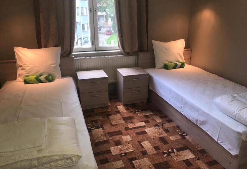 اتاق استاندارد با سرویس بهداشتی مشترک, Villa Kadriorg Hostel