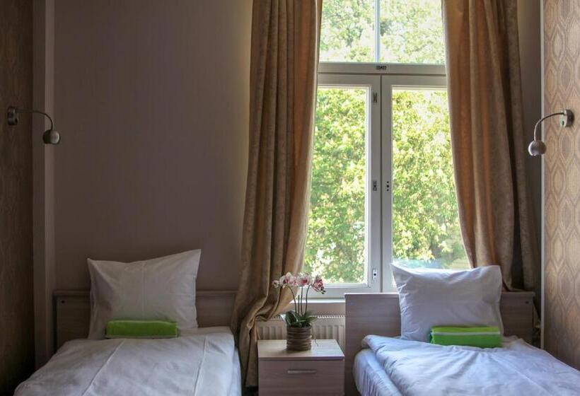 Ortak Banyolu Standart Oda, Villa Kadriorg Hostel