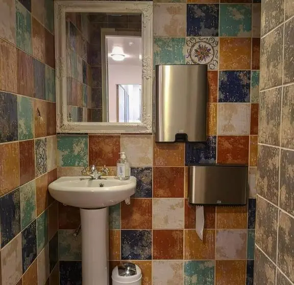 اتاق راحتی سه تخته, Villa Kadriorg Hostel
