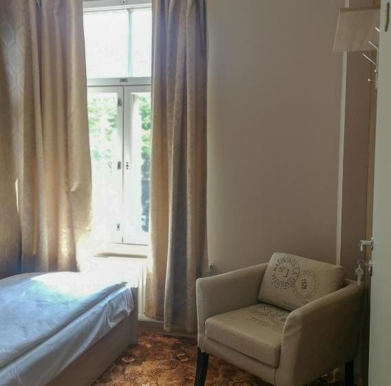 اتاق استاندارد یک نفره, Villa Kadriorg Hostel