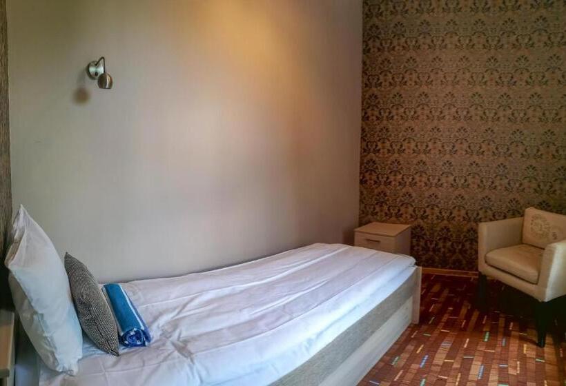 اتاق استاندارد یک نفره, Villa Kadriorg Hostel