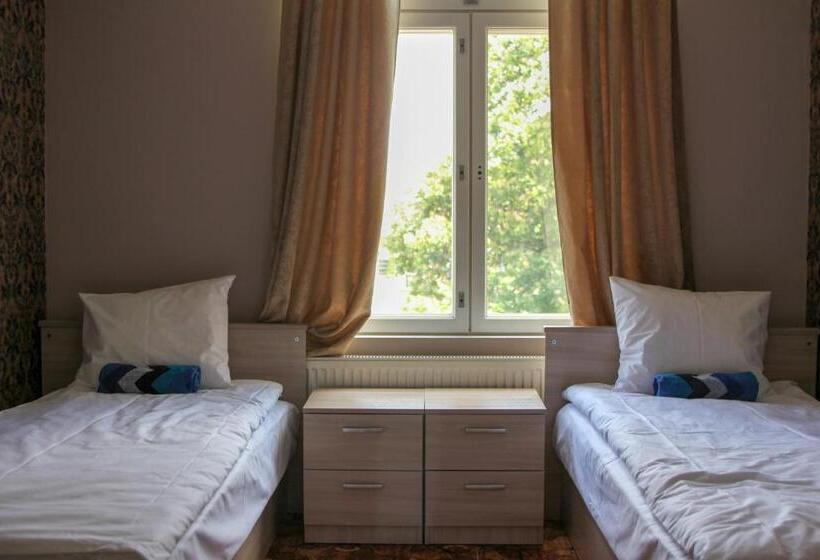 اتاق استاندارد با سرویس بهداشتی مشترک, Villa Kadriorg Hostel
