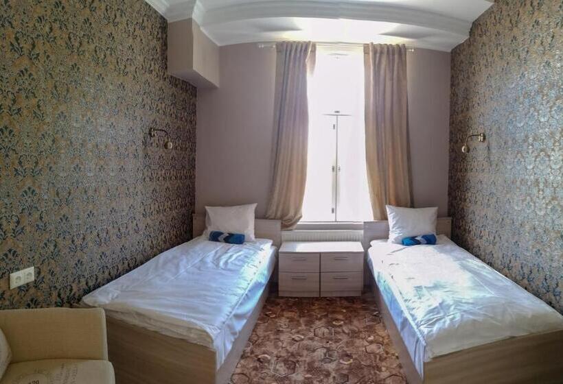 اتاق استاندارد با سرویس بهداشتی مشترک, Villa Kadriorg Hostel