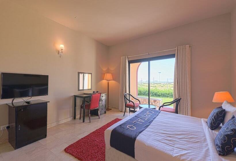 اتاق لوکس, Capital O133 Al Sawadi Beach Resort & Spa