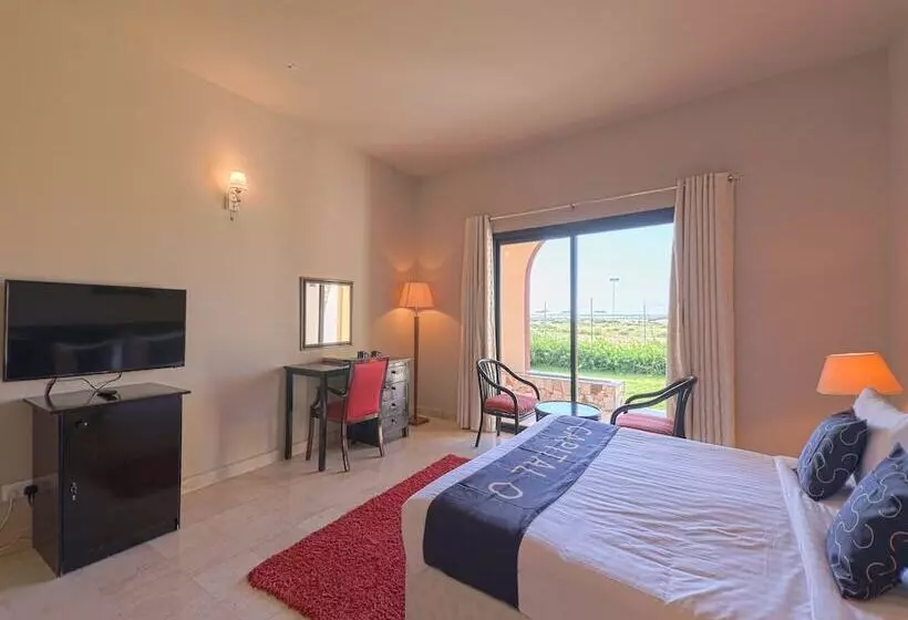 اتاق لوکس, Capital O133 Al Sawadi Beach Resort & Spa