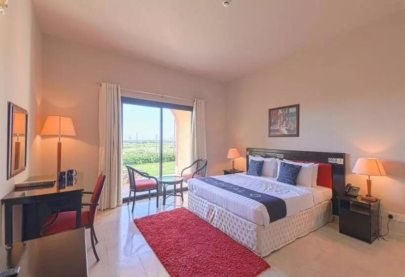 اتاق لوکس, Capital O133 Al Sawadi Beach Resort & Spa