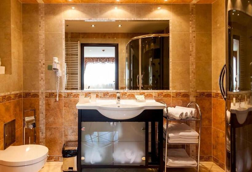 דירת חדר דלוקס, Alf