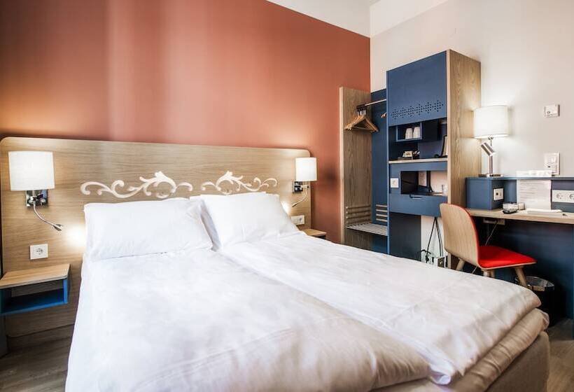 غرفة قياسية, L Bondeheimen