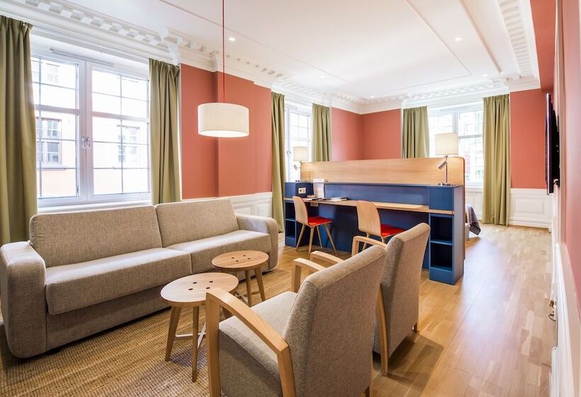 جناح جونيور, L Bondeheimen