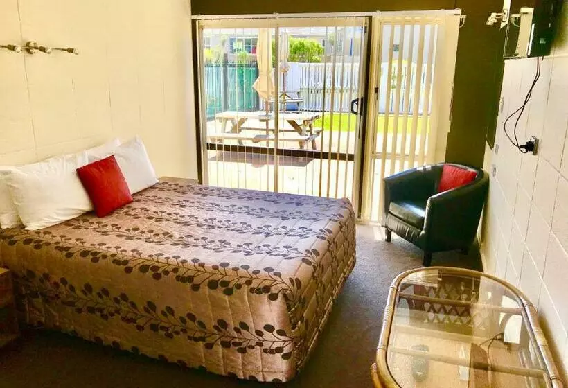 اتاق استاندارد, Tui Oaks Motel