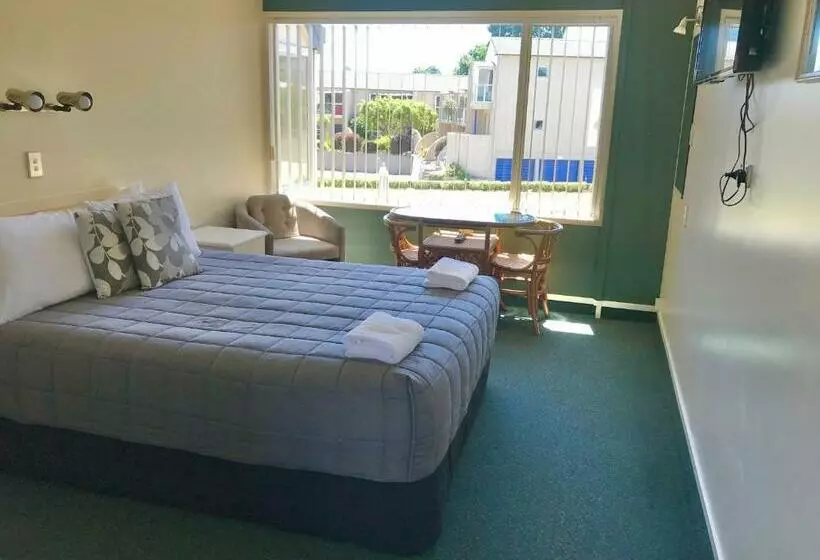 اتاق استاندارد, Tui Oaks Motel