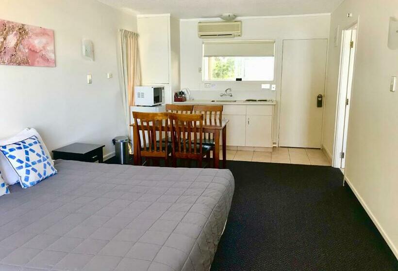 1 Bedroom Apartment Lake View, Tui Oaks Motel