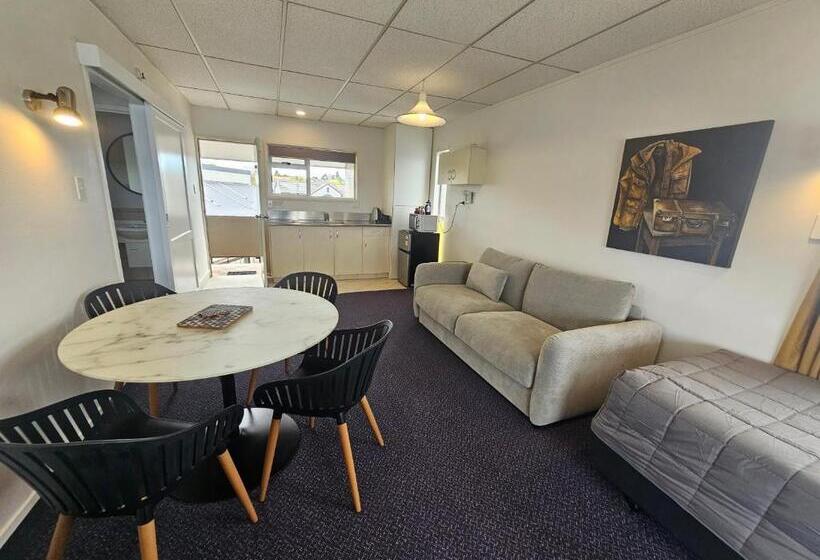 1 Bedroom Apartment Lake View, Tui Oaks Motel