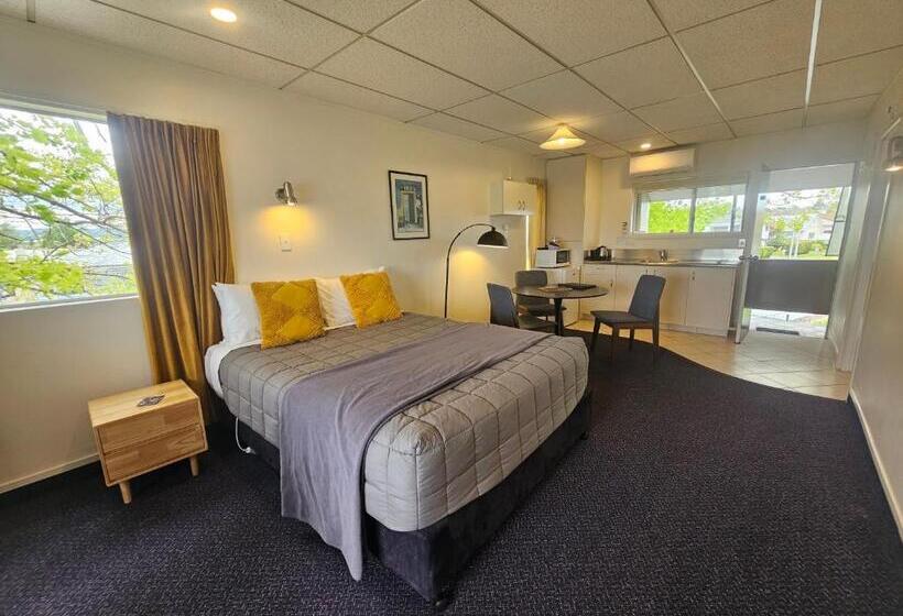 Семейный Номер, Tui Oaks Motel