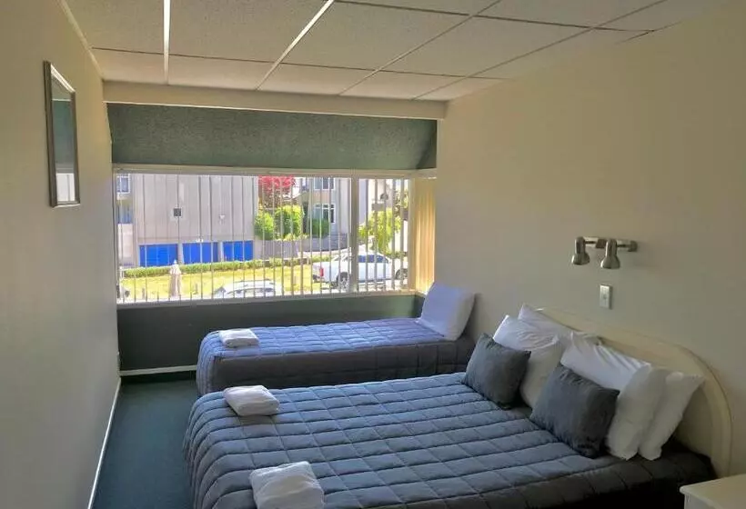 اتاق خانوادگی با چشم‌انداز باغ, Tui Oaks Motel