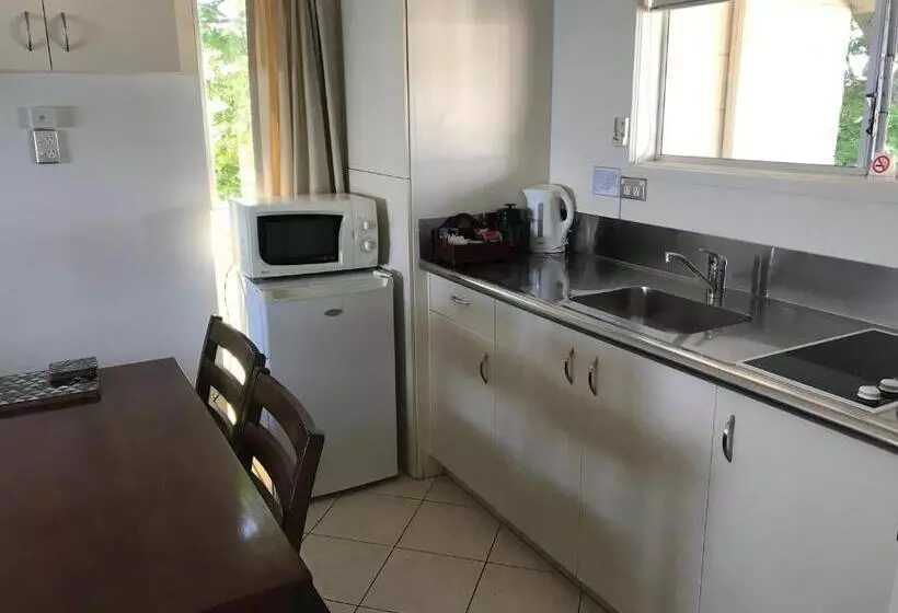 اتاق خانوادگی با چشم‌انداز باغ, Tui Oaks Motel