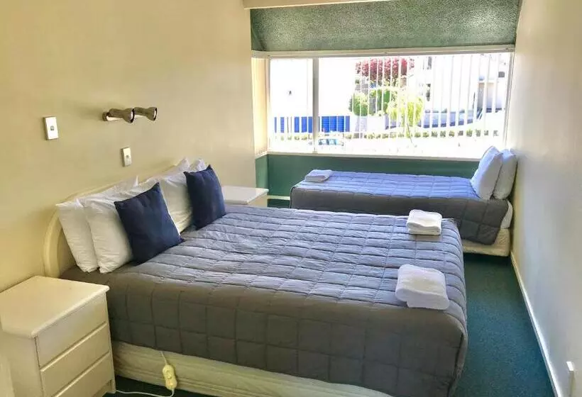 اتاق خانوادگی با چشم‌انداز باغ, Tui Oaks Motel