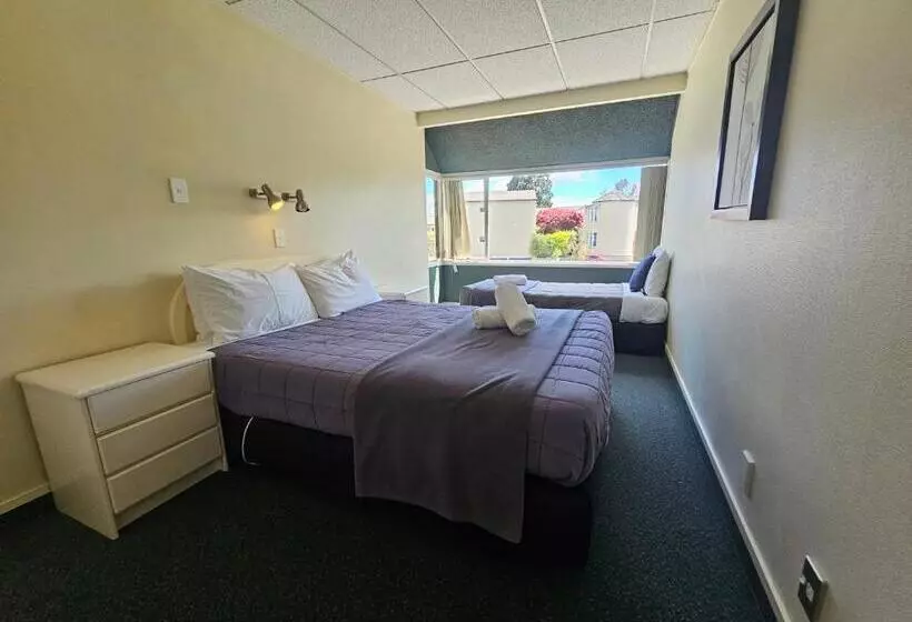 اتاق خانوادگی با چشم‌انداز باغ, Tui Oaks Motel