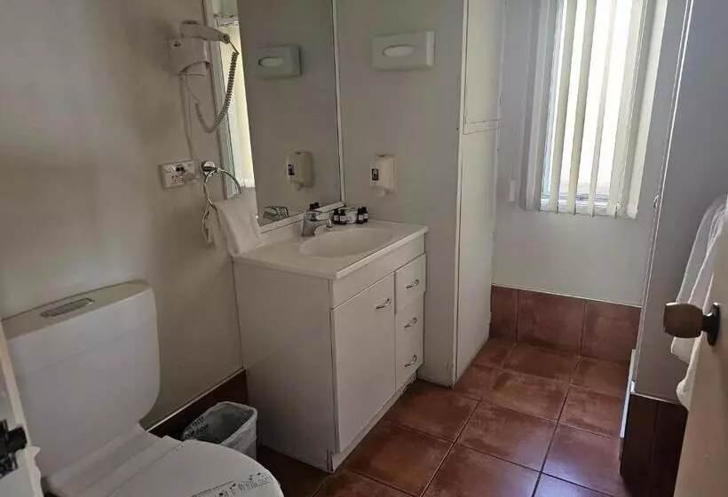 Standard studio with lake view, Tui Oaks Motel