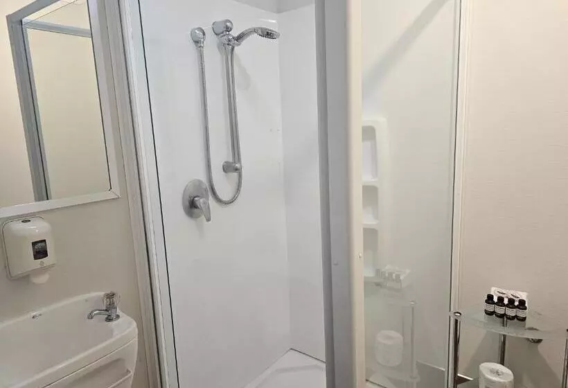 Standard studio with lake view, Tui Oaks Motel