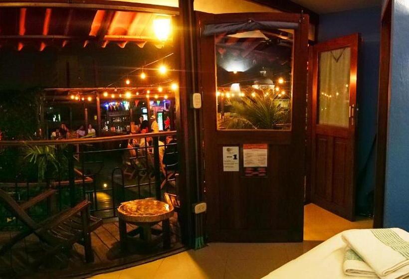 Quarto Estandar com Terraço, La Brisa Loca Hostel