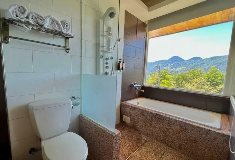 اتاق لوکس چهار تخته, Dragon Manor Resort