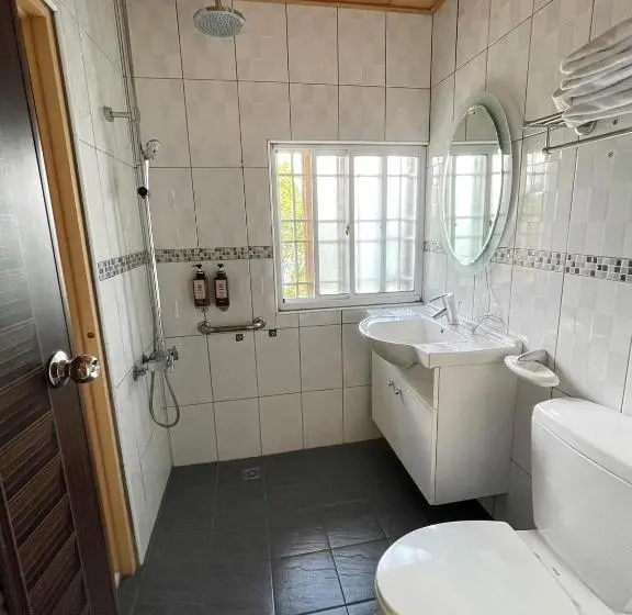اتاق لوکس چهار تخته, Dragon Manor Resort