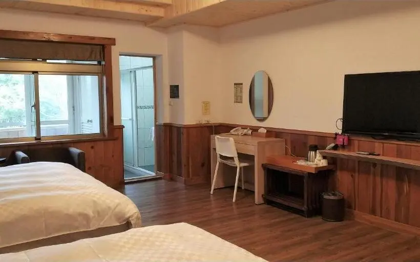 اتاق لوکس چهار تخته, Dragon Manor Resort