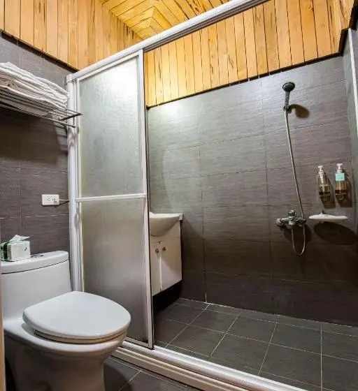 اتاق استاندارد سه نفره, Dragon Manor Resort