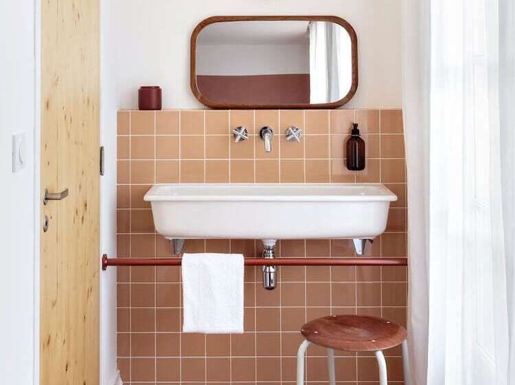 Семейный Номер, Hôtel Voltaire